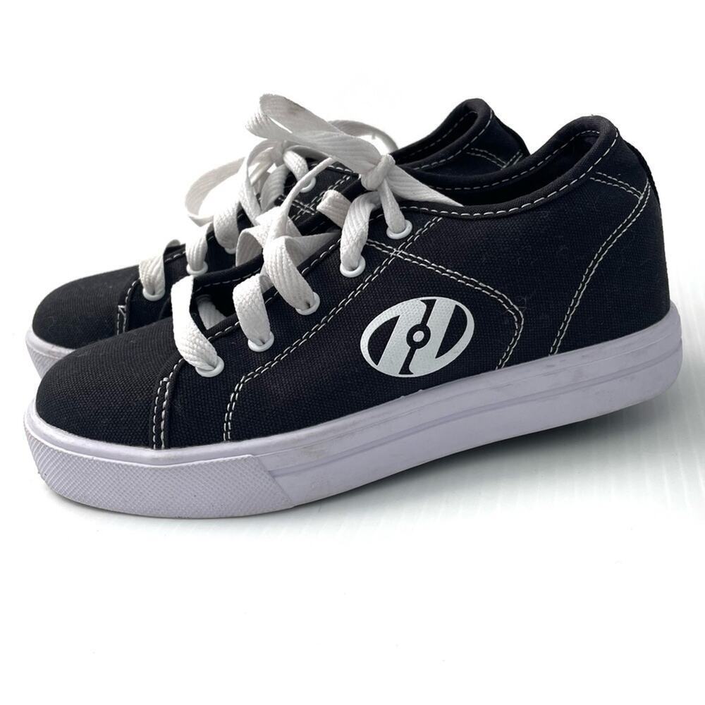 Heelys classic black athletic roller shoes size 4 youth black and white